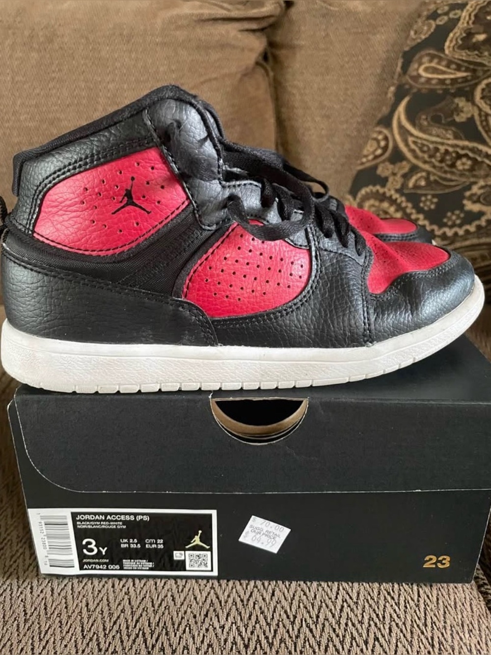 Nike Jordans - Black/Red High-Tops - 3Y